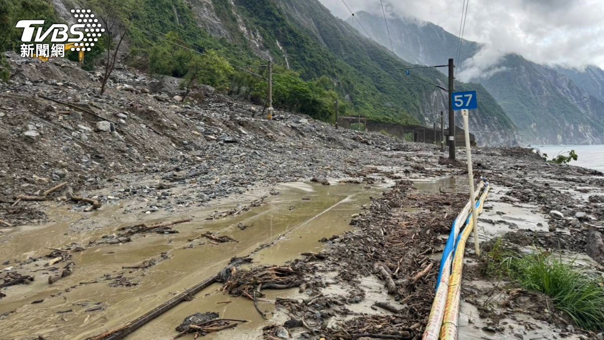 蘇花暴雨土石如洪流!公路只出不進 台鐵崇德=和仁預警封閉