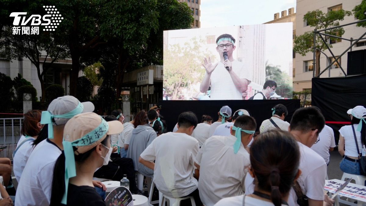 活動開始前,民眾輪番演講。(圖/區國強攝)