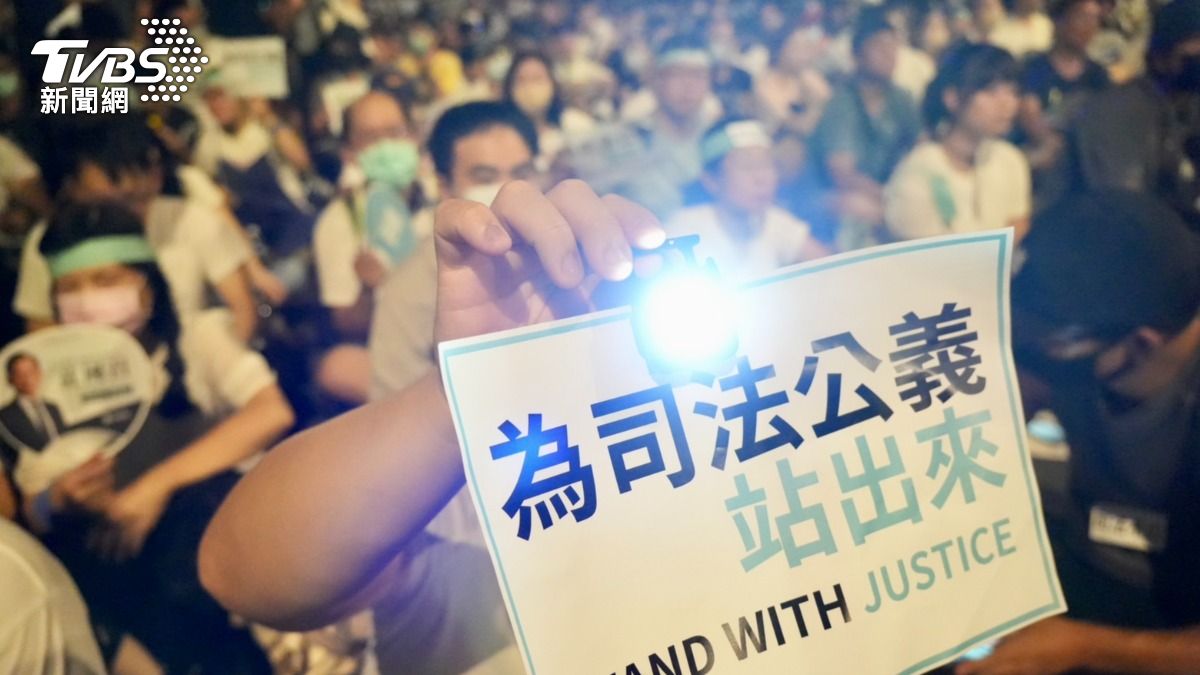 民眾黨宣布破萬!小草塞爆濟南路 線上1.9萬人挺阿北