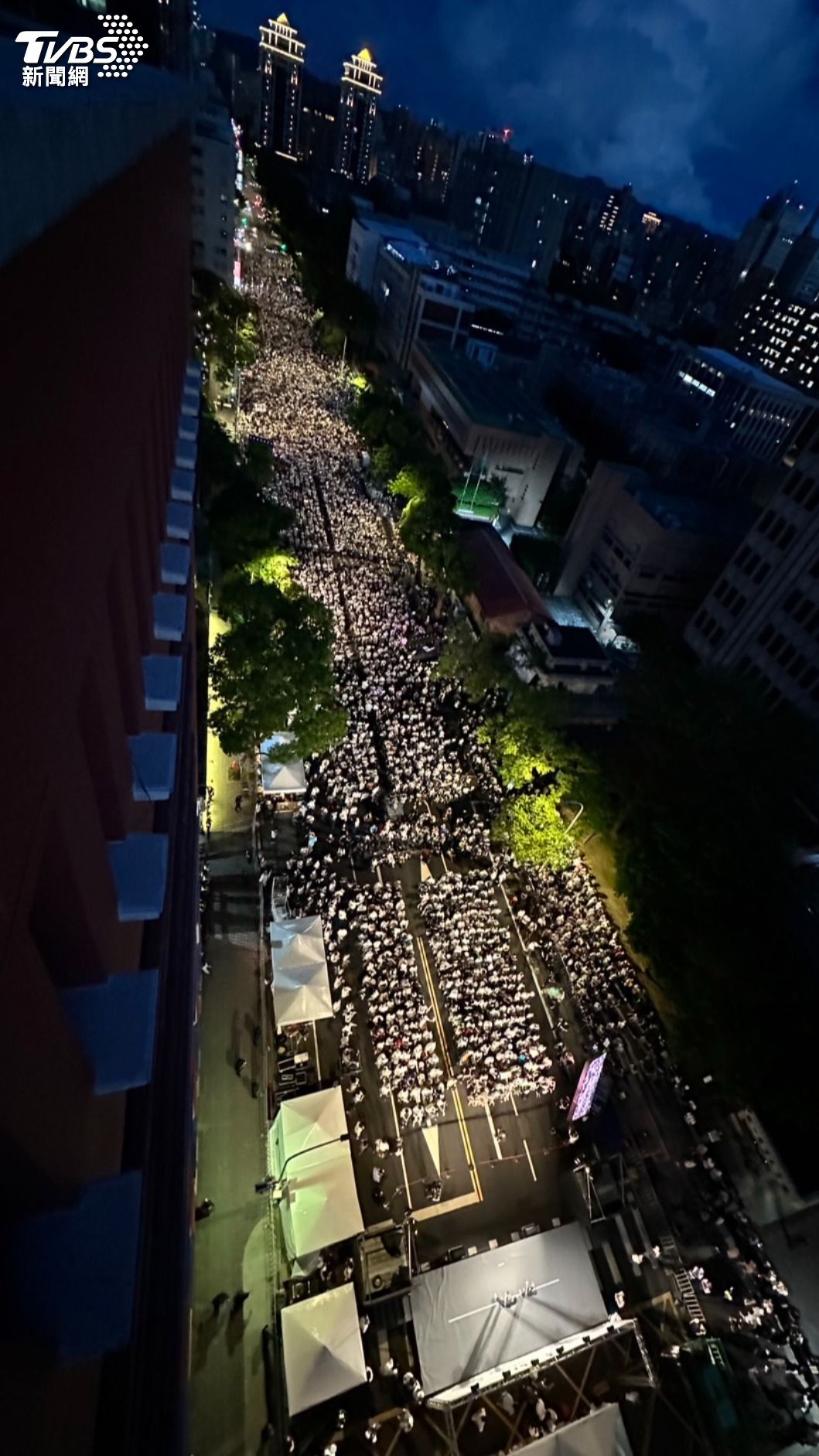 民眾黨宣布現場破萬人。(圖/區國強攝)