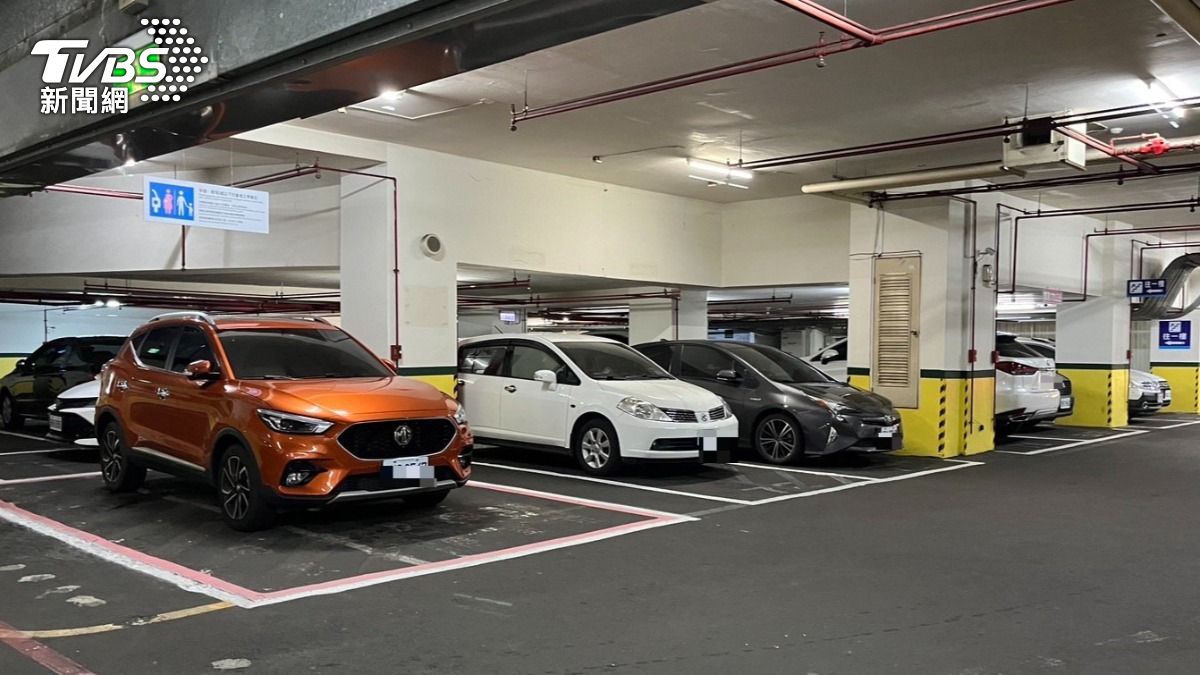 台中北區公所的車位頗受歡迎。(圖/陳祁攝)