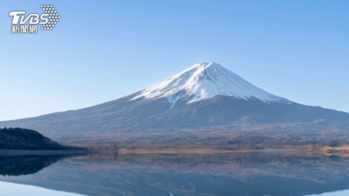 130年來最晚紀錄!富士山不見初冠雪 日氣象官員曝原因
