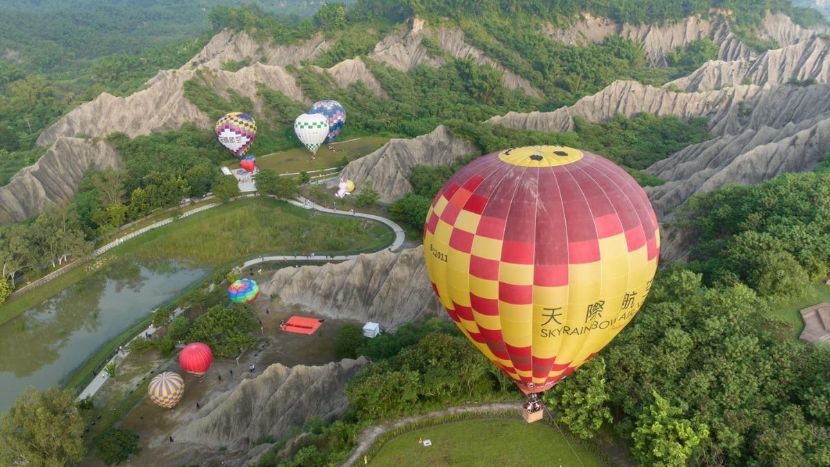 高空美景超吸睛!「高雄愛月」熱氣球中秋起飛 漫步市集享美食