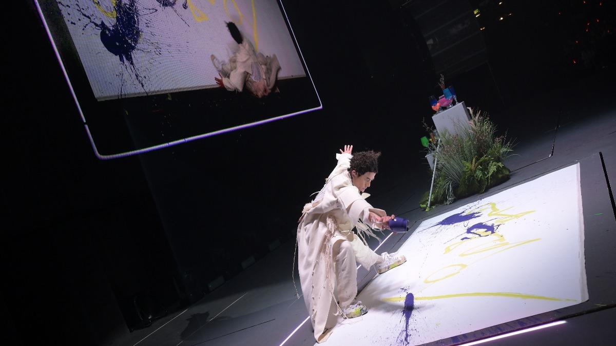 郭富城憑歌作畫-郭富城作畫-郭富城演唱會畫畫-郭富城演唱會作畫