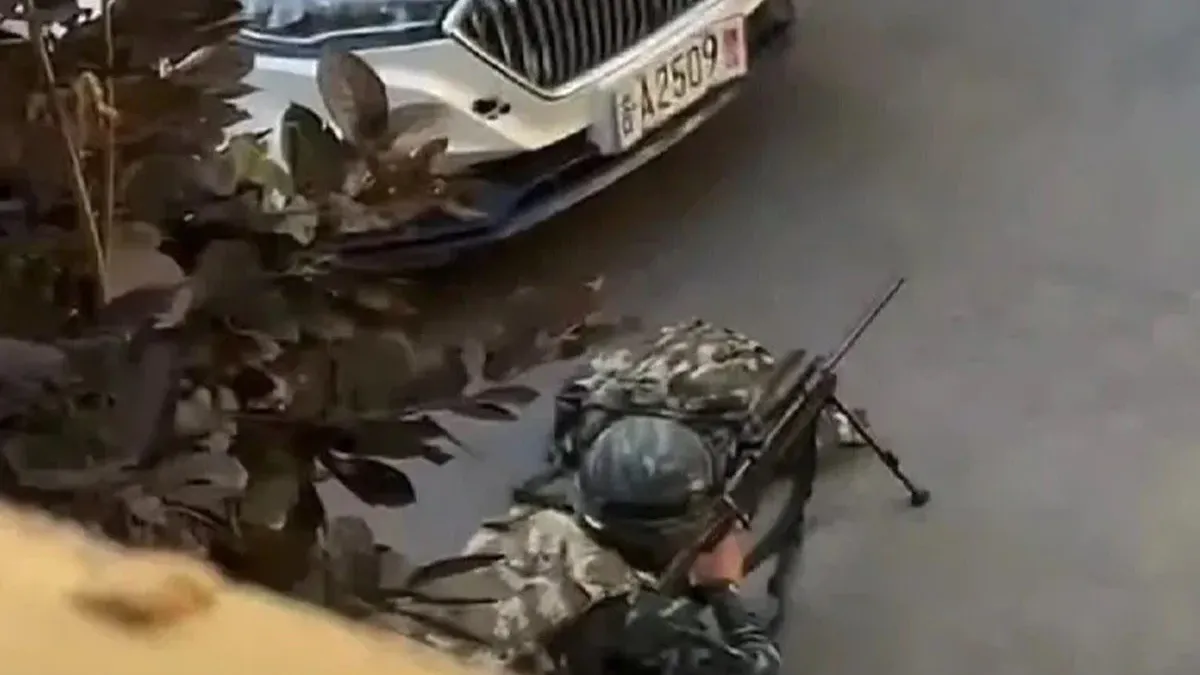 中國罕見爆槍戰！男持刀刺警還奪槍掃射　害1警殉職2警傷