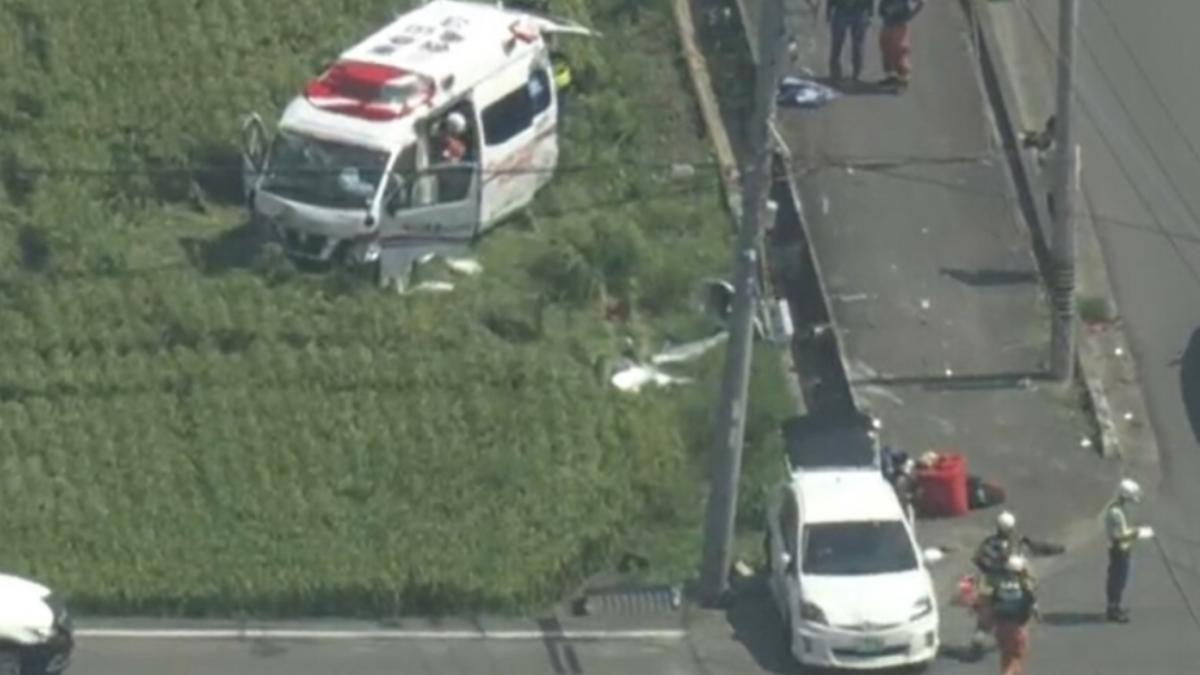 日本「載病患救護車」急奔醫院撞小客車!失控衝農田釀5人傷