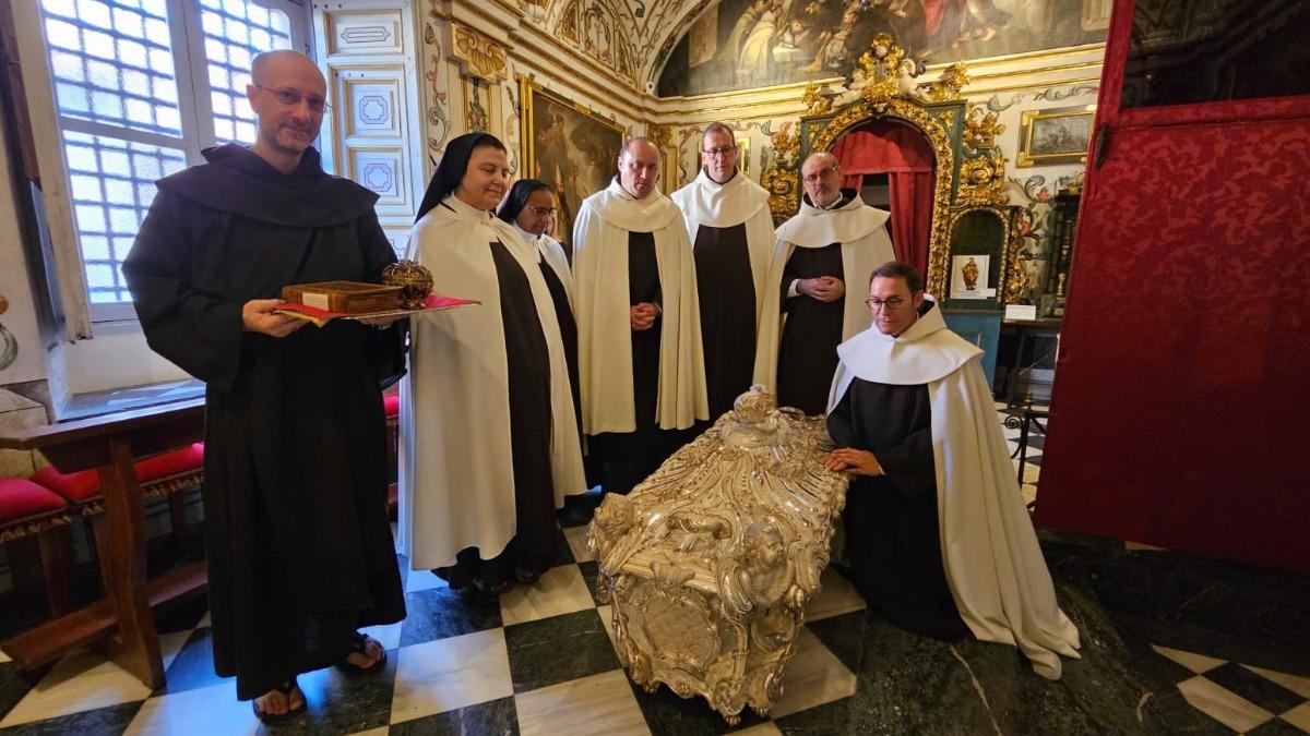 中世紀聖女遺骸隔百年再開棺!400年沒腐爛容貌驚呆科學家