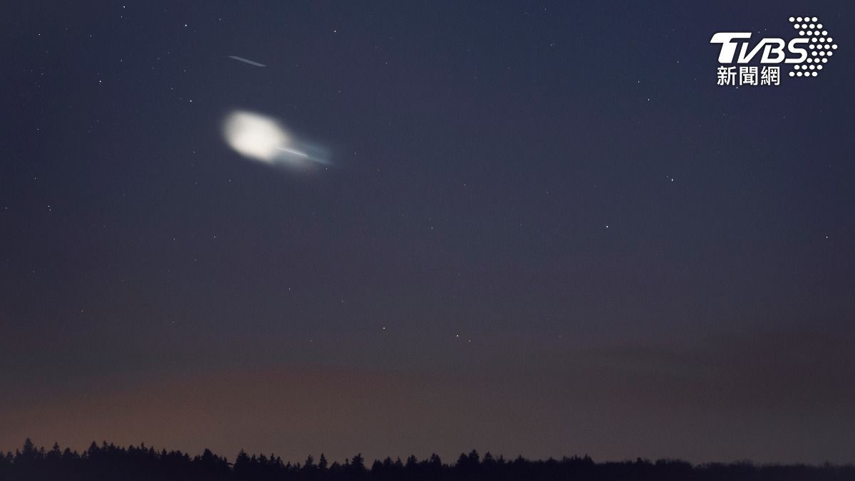 美國一對夫妻在看流星雨時意外目擊UFO。（示意圖／shutterstock 達志影像）