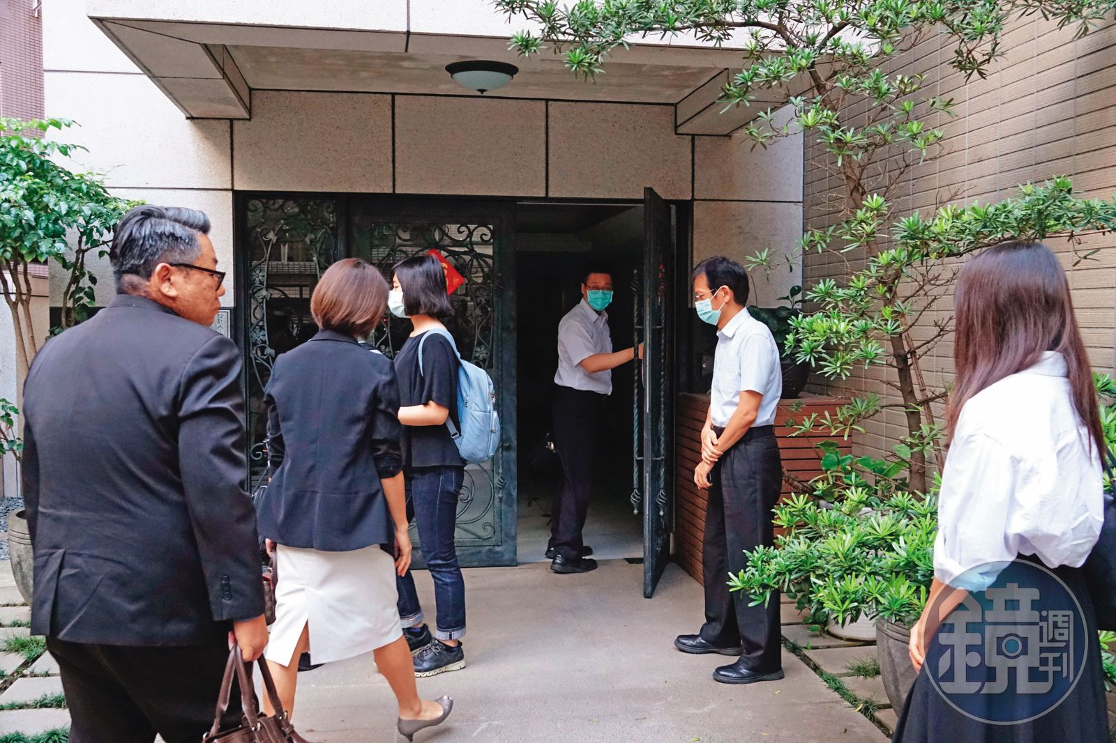 北檢日前搜索柯文哲住家,扣得隨身碟內帳,正追查相關金流。(圖/鏡週刊)