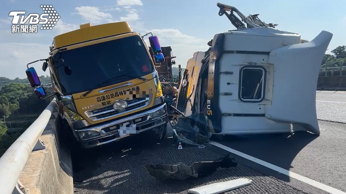 拖吊車駕駛李男當場死亡。(圖/TVBS)