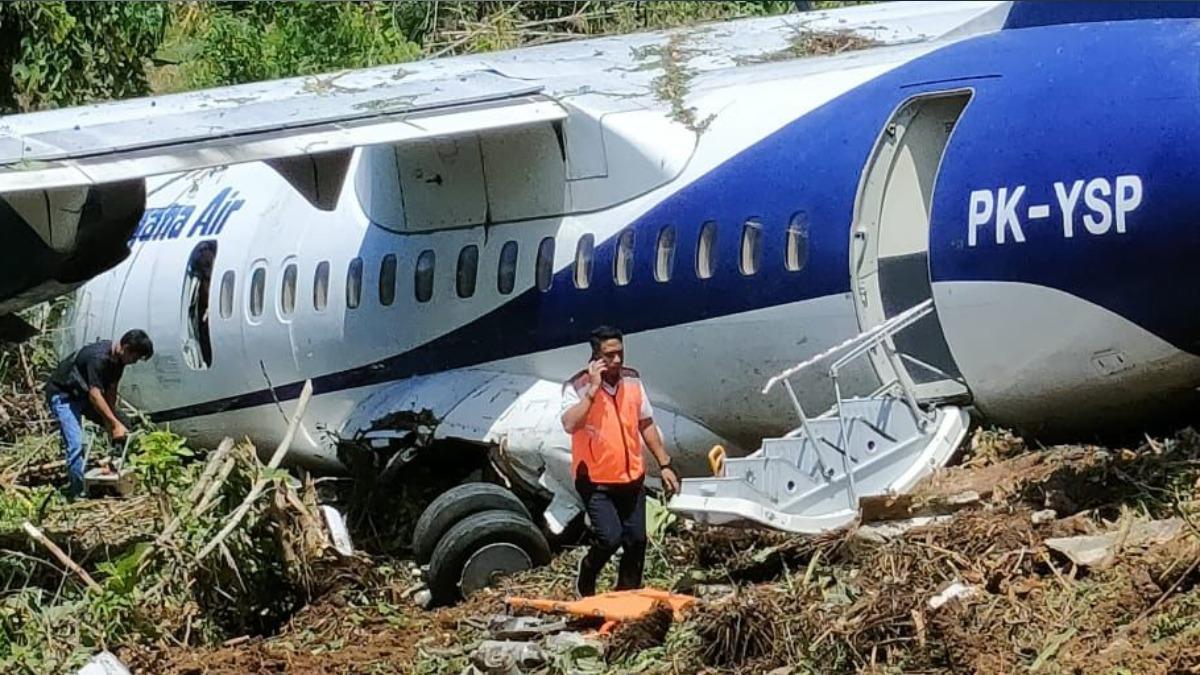 起飛途中「衝出跑道」!印尼48人客機撞毀 多名乘客受傷