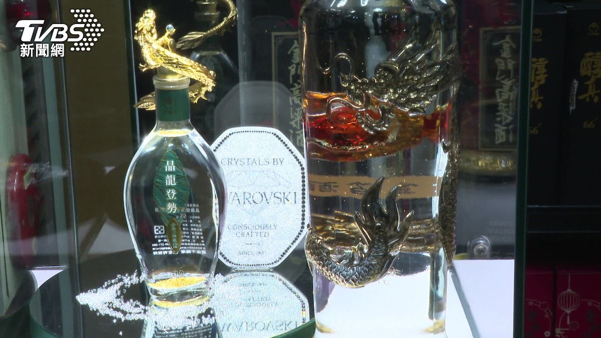 龍年討吉利!民眾收集生肖搶買金箔酒
