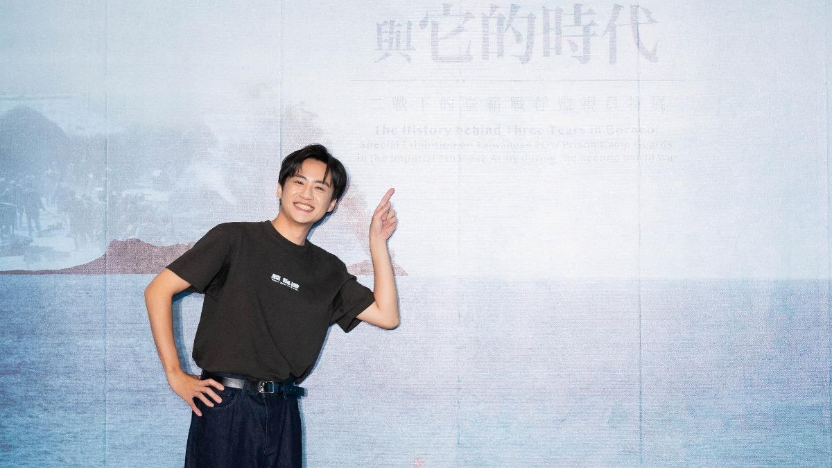 《聽海湧》吳翰林親自逛特展。(圖/臺史博提供)