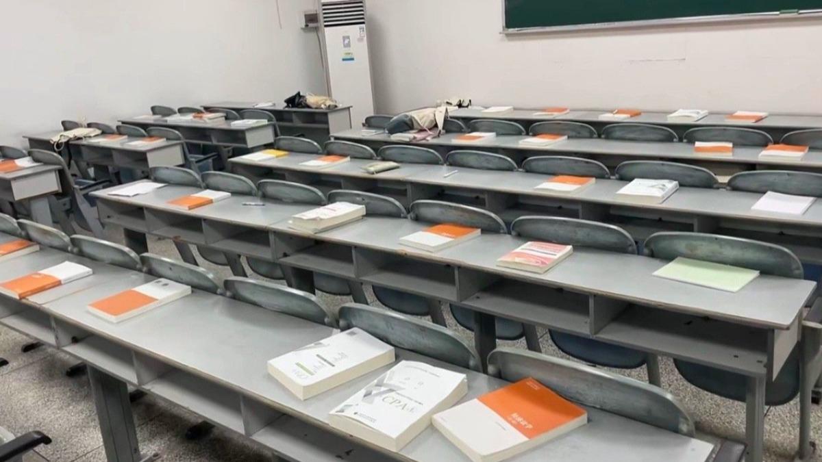 提早40分進教室...陸生見「座位全佔滿」氣瘋 一票諷:人就這樣
