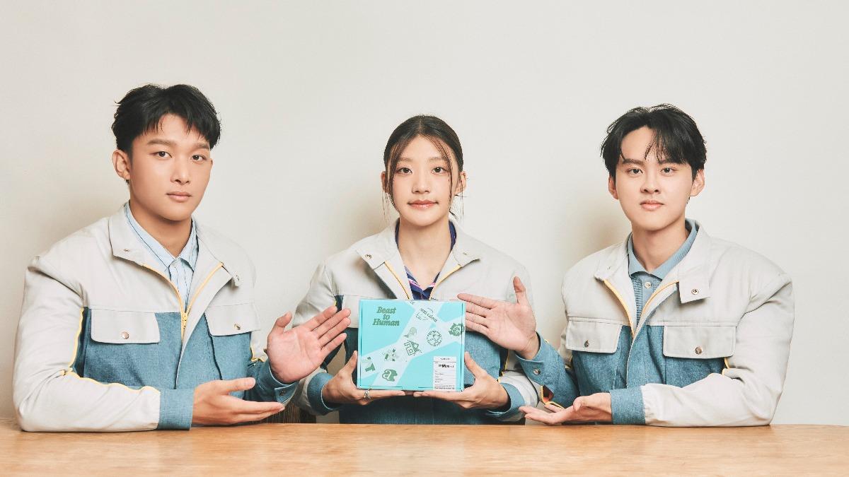碩美（左起）、若欣、裴拓因畢業歌比賽而小有名氣。（圖／華研國際提供）
