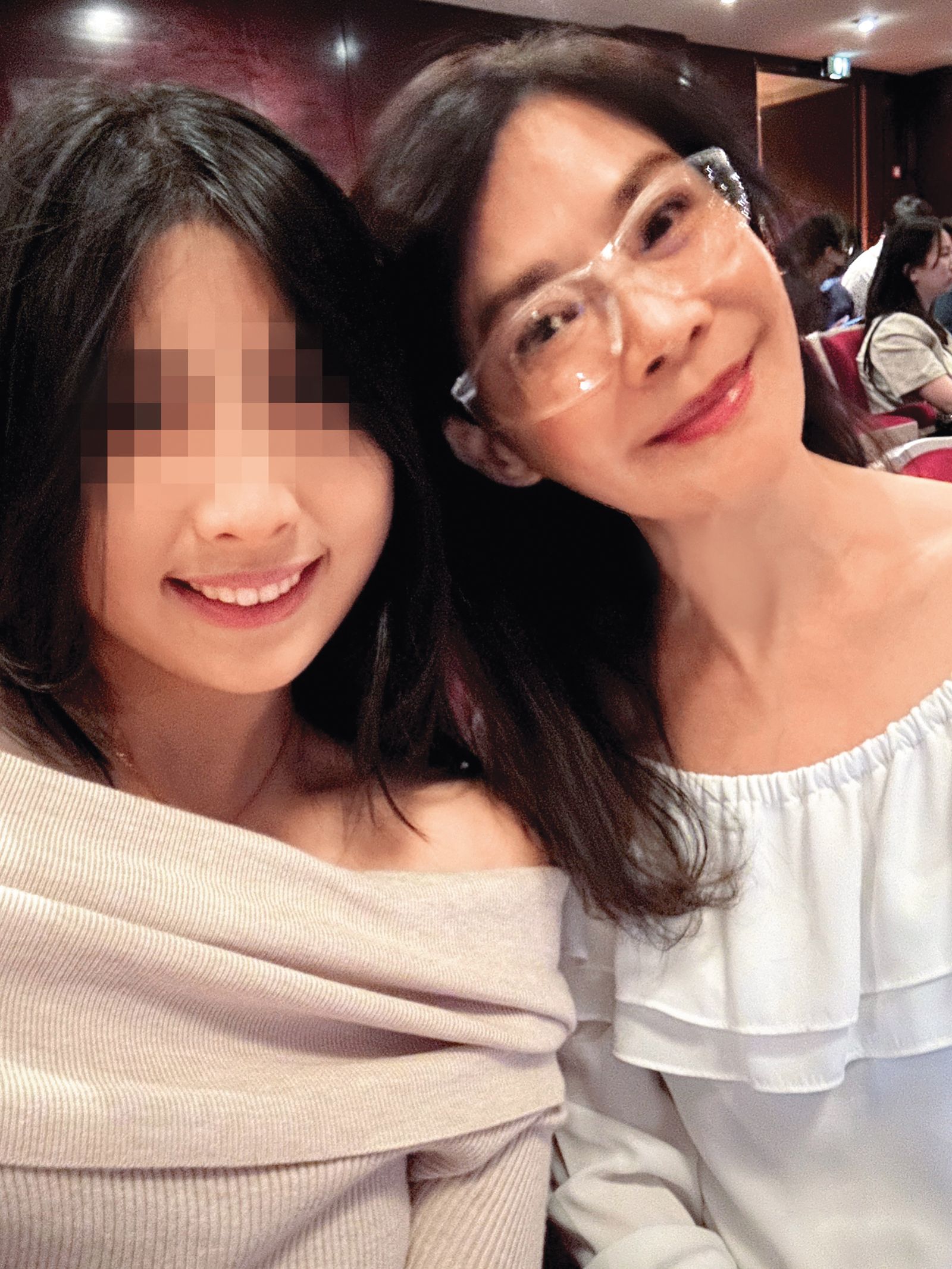去年俞小凡帶女兒去看音樂劇《貓》,還建議女兒「不要太早談戀愛」「像我就是被妳爸爸騙」,讓翁家明聽到頗尷尬。(圖/翻攝自俞小凡臉書)