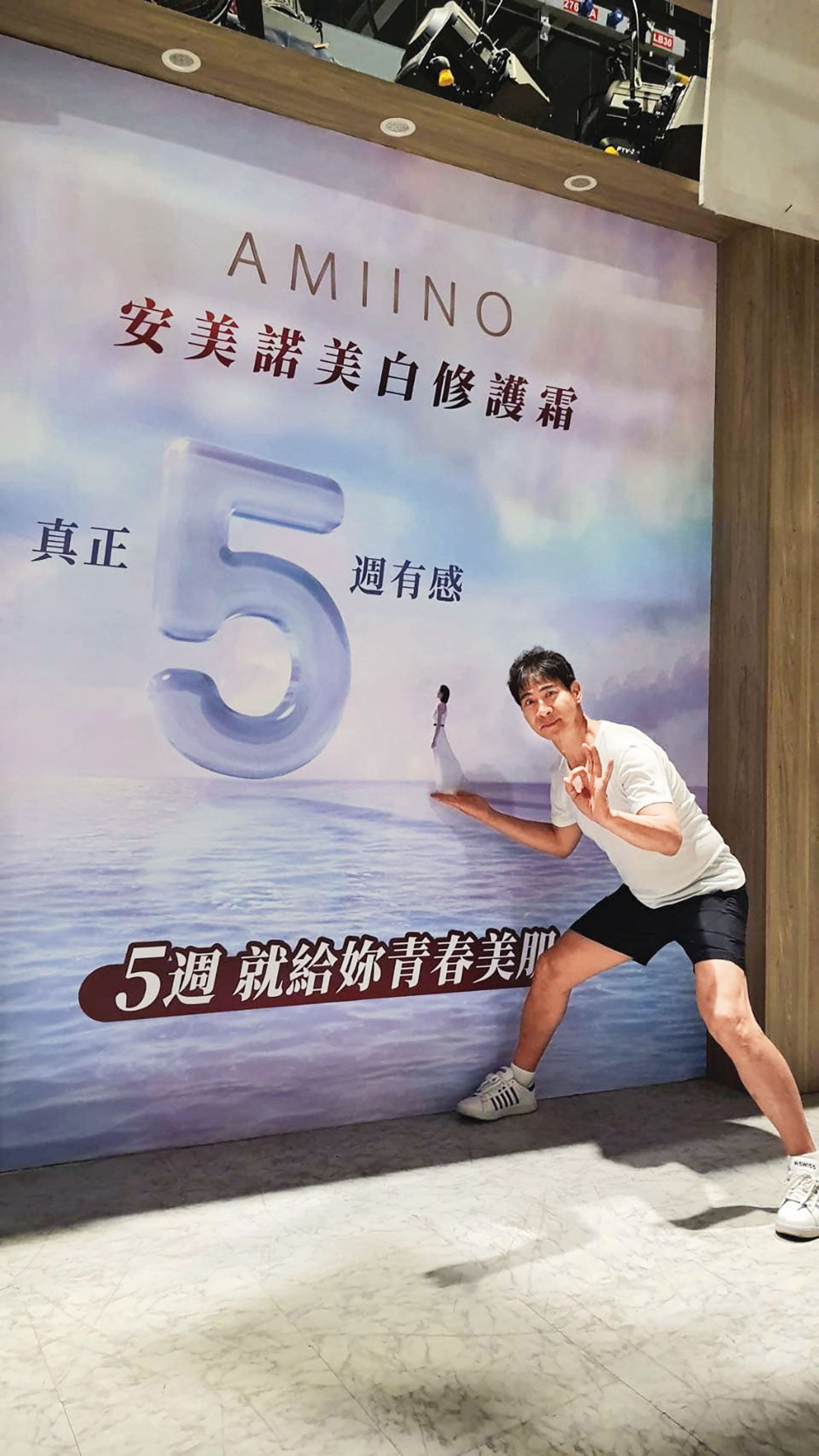 翁家明(左)經營本土戲劇頗久,不時會有產品找上請他推介,也成為他與生技廠商的連結。(圖/翻攝自科達官網)