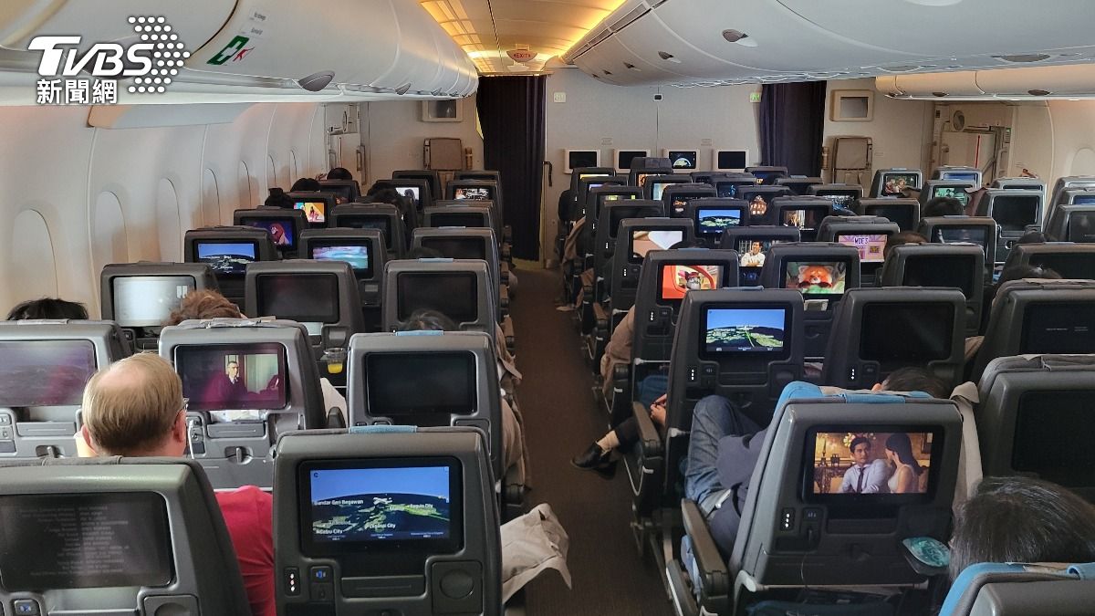 想喝酒遭拒!新加坡航空乘客「粗魯對空服員」 起飛前緊急折返
