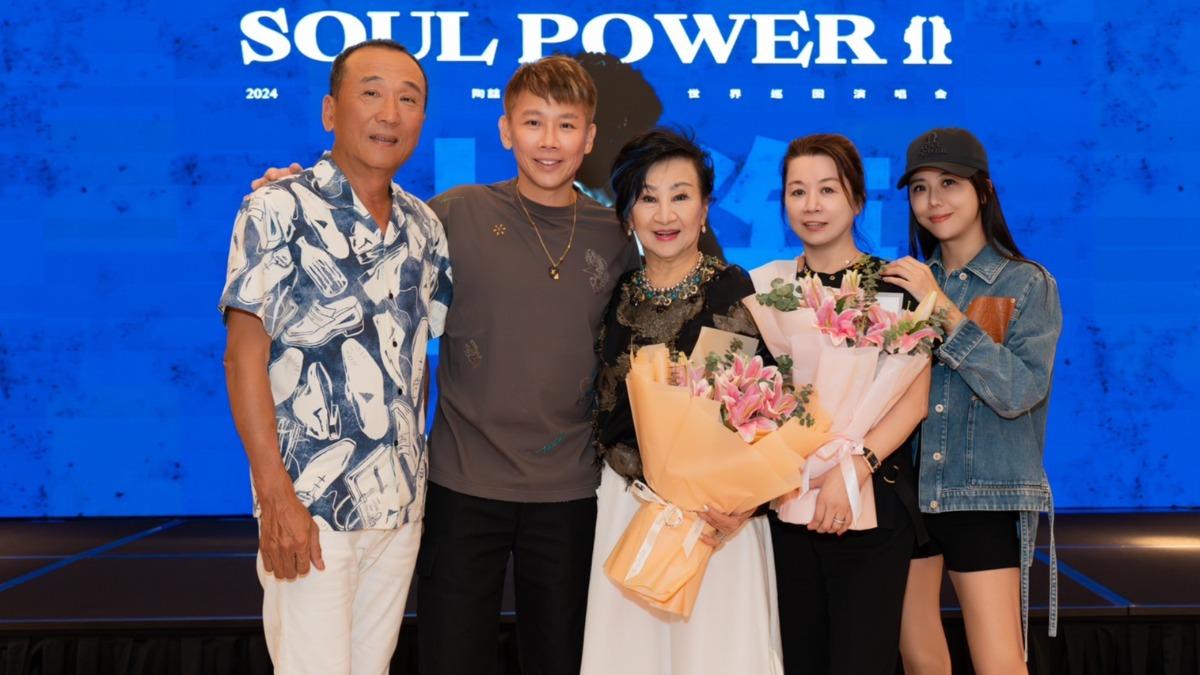 Penny帶著爸媽以及婆婆組成親友團，力挺老公陶喆上海演唱會。（圖／偉大文化提供）
