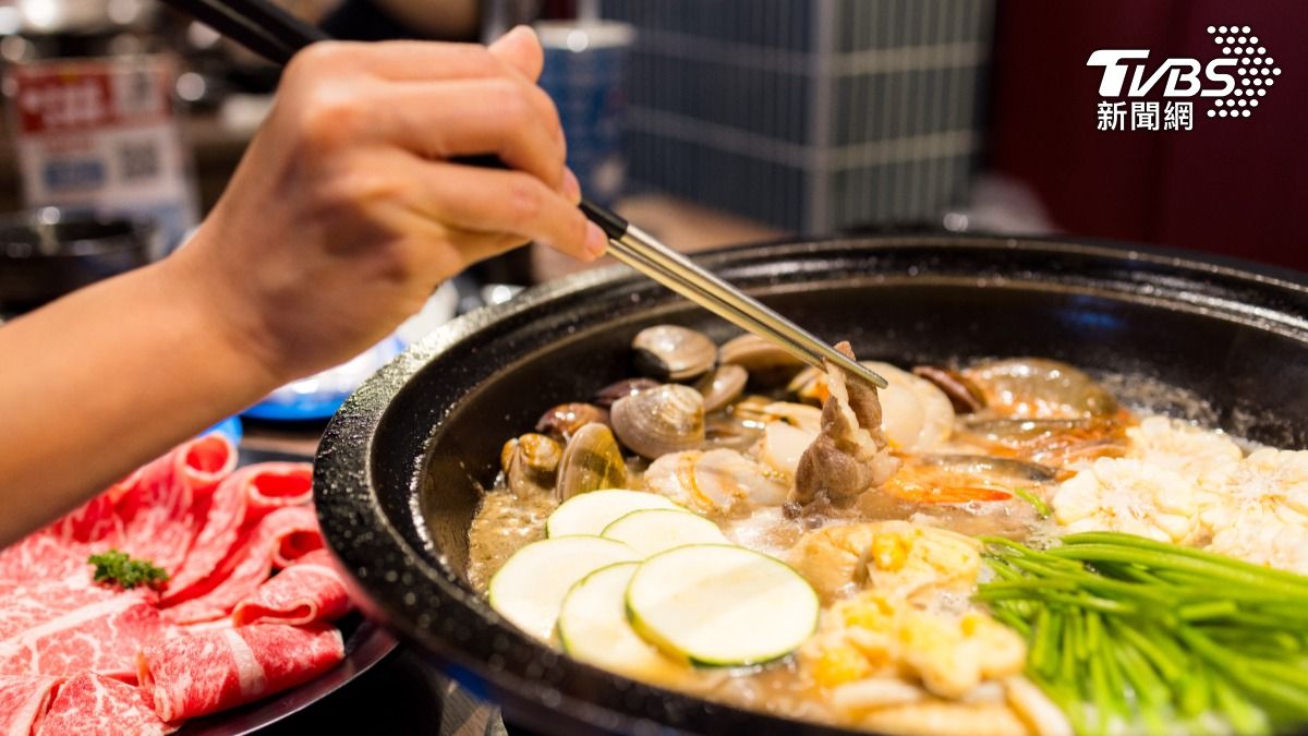 火鍋店大排長龍!他見員工「悠哉收拾」、店長忙爆 嘆:餐飲缺工快崩潰