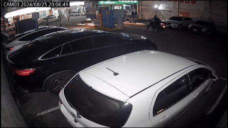 王男一連停了37小時,導致停車費高達1480元。(圖/TVBS)