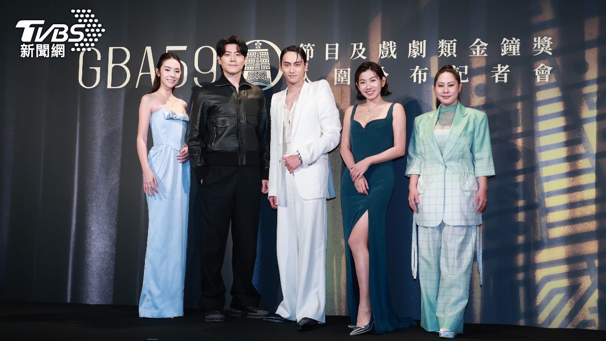 林奕嵐(左起)、李程彬、范少勳、米可白、李夢純揭獎。(圖/黃城碩攝)