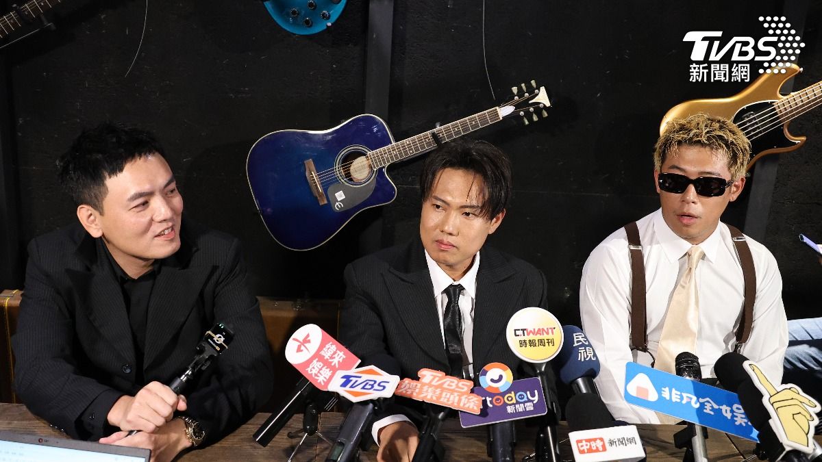 春風(左起)、洋蔥擔任健志的見證人,直呼很緊張。(圖/張哲鳴攝)