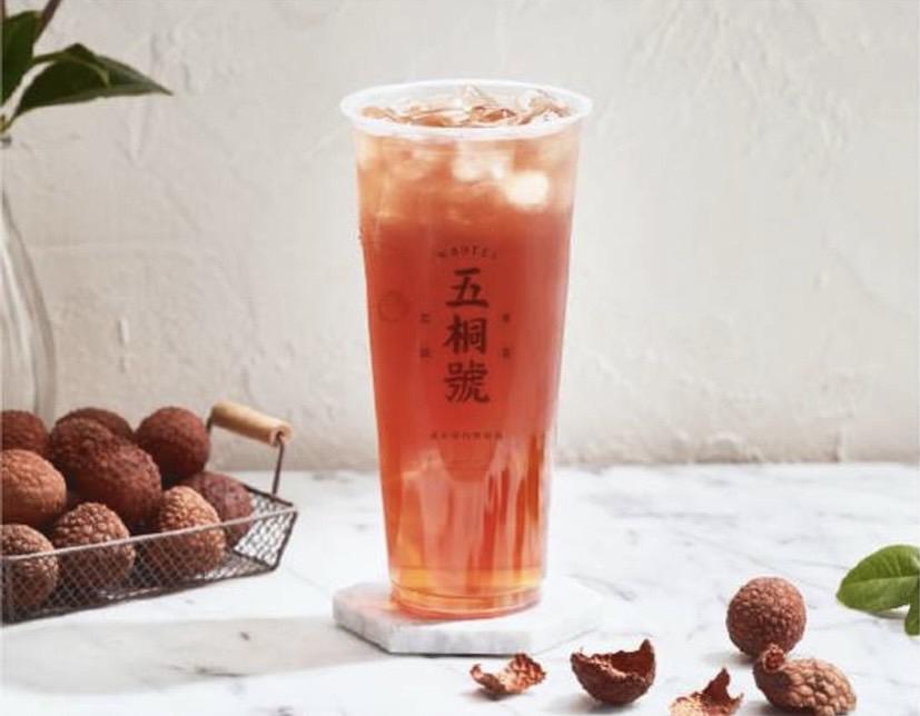 農摘系列人氣王「荔枝冰茶凍飲」也有外送買一送一優惠。(圖/五桐號提供)