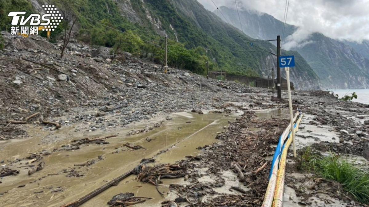 蘇花路廊「和仁至崇德段」土石流淹路 凌晨緊急清坍搶通