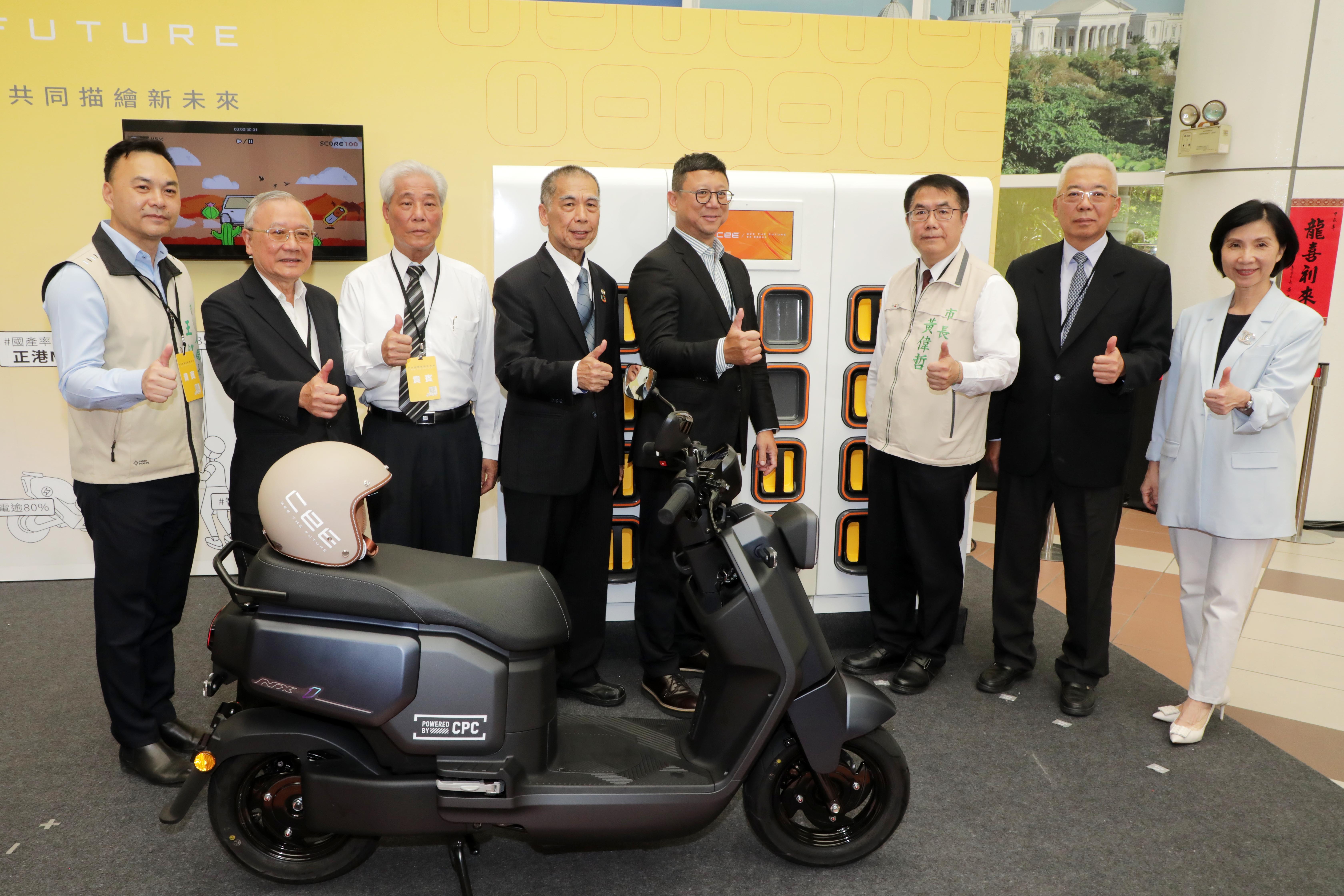 台灣中油軟碳電池服務機車　台南首發設22換電站