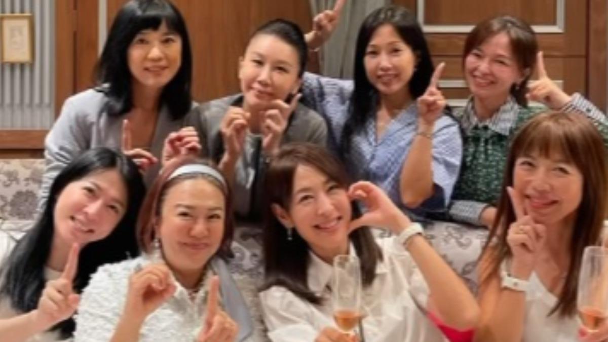 台北101開趴！賈永婕「董事長名片」曝光　賞閨密大禮好威風