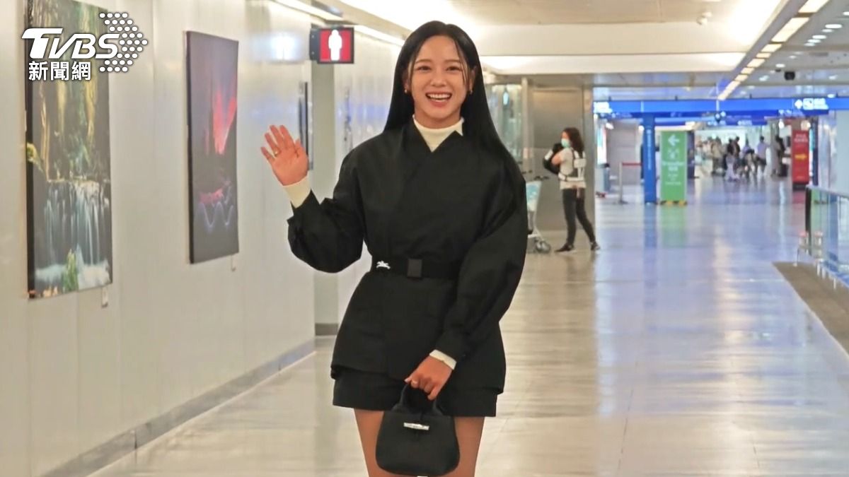 聽到媒體歡迎她來到台灣，金世正不禁開心笑出。（圖／TVBS）