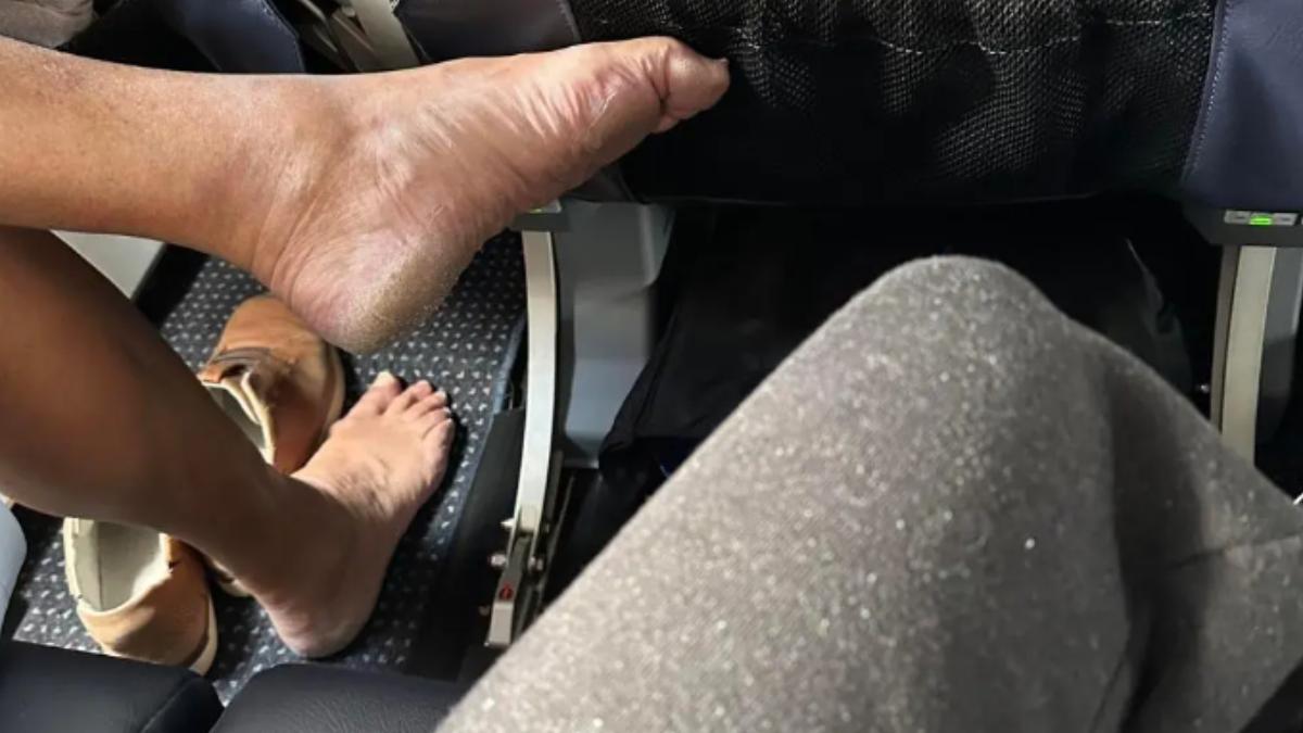 不少美國的航空公司明定，可以拒載光腳的乘客。（圖／翻攝自Reddit ＠mildlyinfuriating）