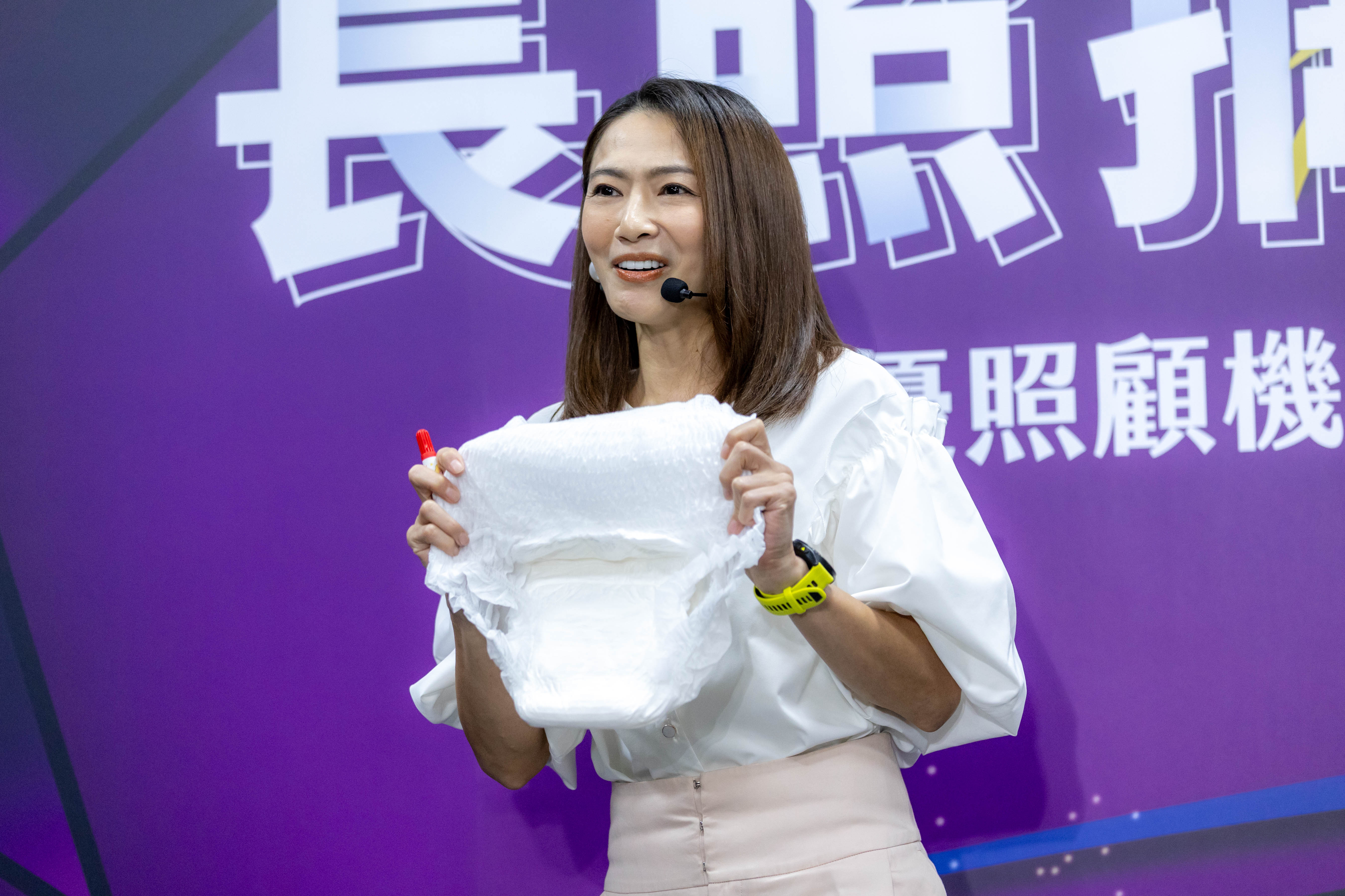 侯怡君母「突開車門」出意外!撞爛轎車慘賠20萬 還原驚險過程