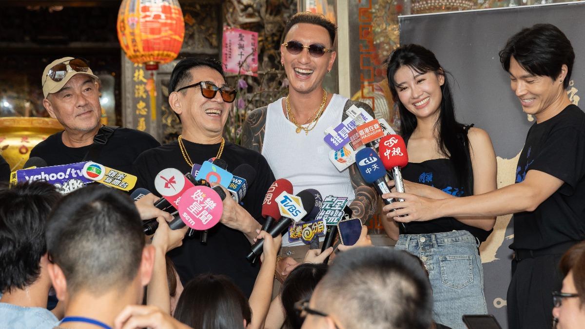 王陽明表示會抽20個幸運粉絲送小禮物。(圖/曼尼娛樂提供)