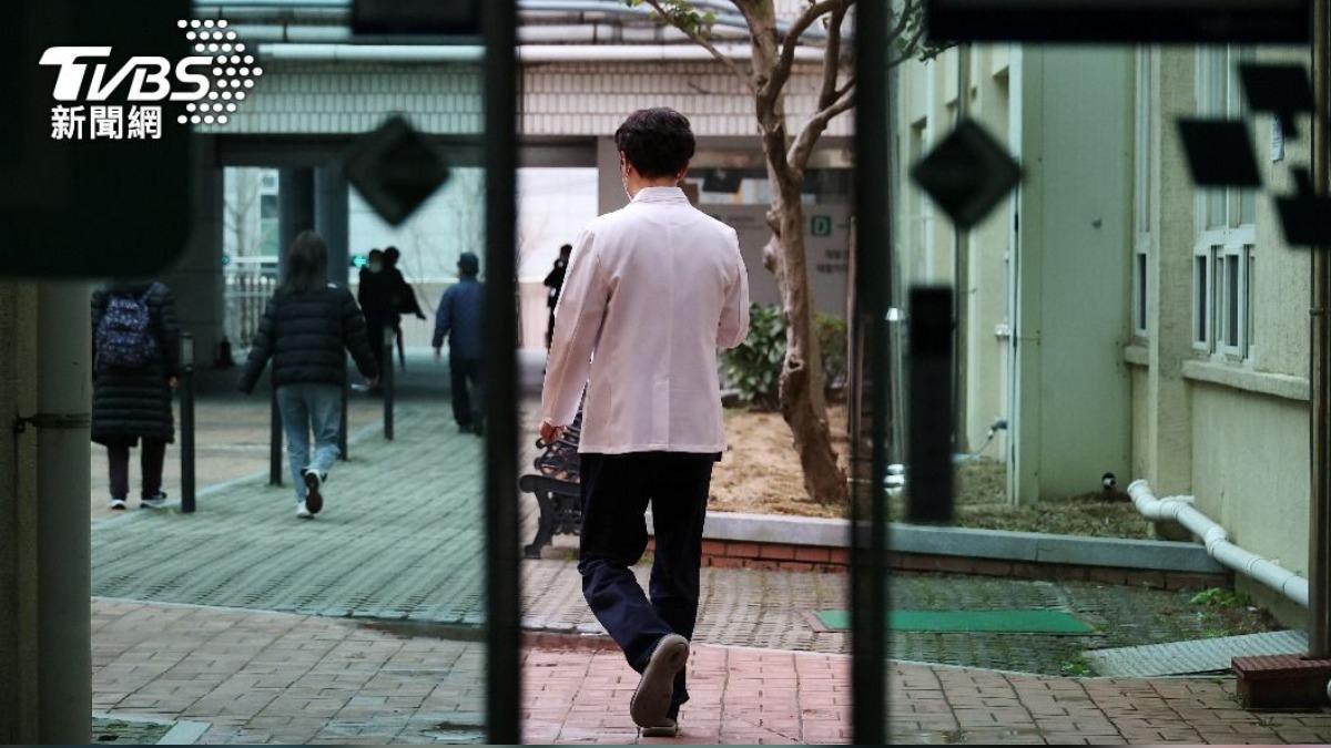 不滿醫學院擴招!韓醫教授剃髮 學生拒返校