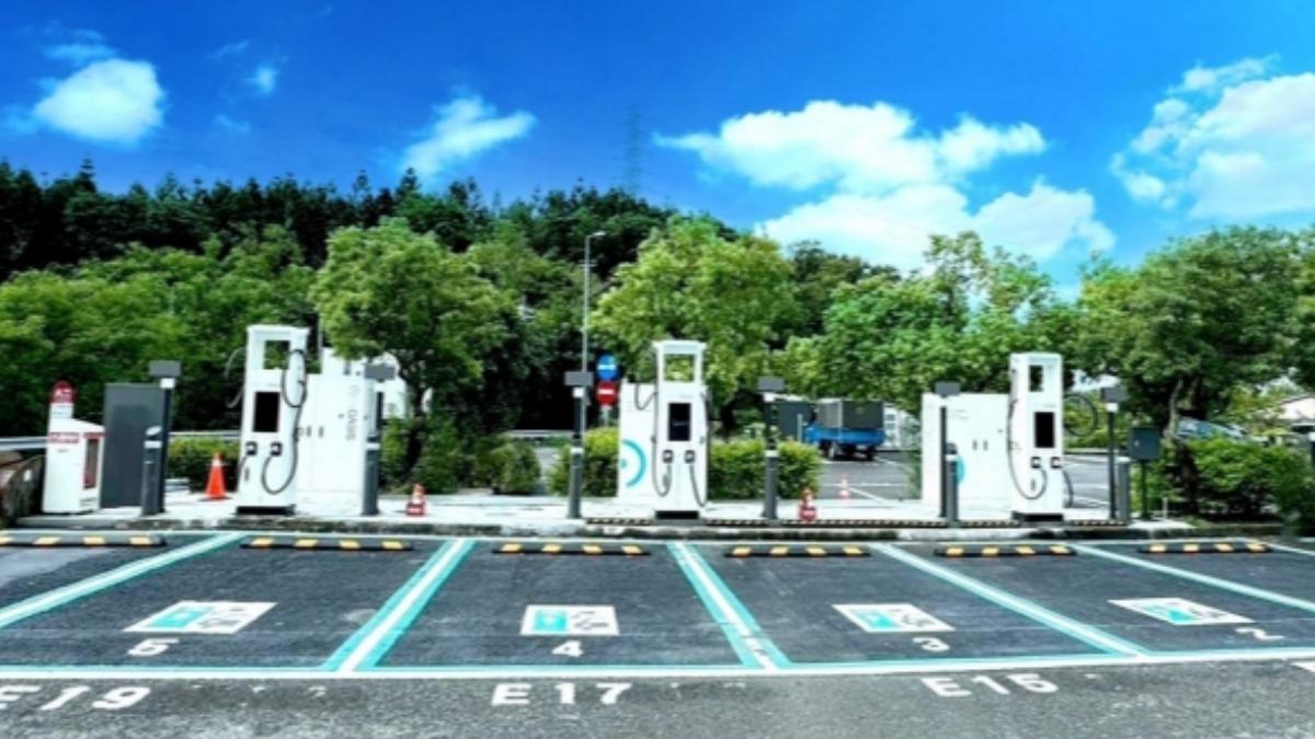 電動車上國道不怕沒電!全台服務區23個充電站、4大服務一覽