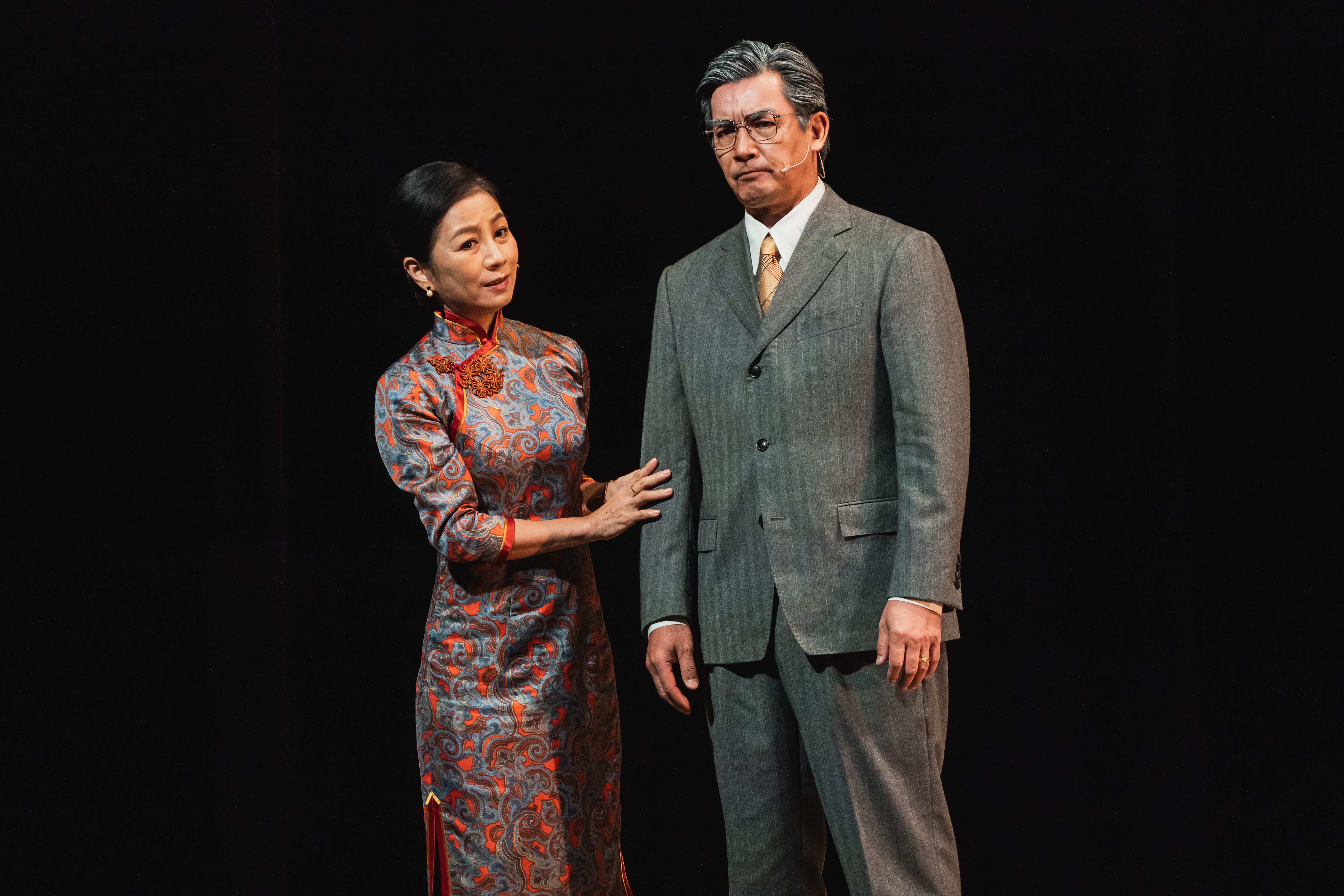 方文琳和伊正(右)攜手演出《時光の手箱:我的阿爸和卡桑》。(圖/財團法人影想文化藝術基金會提供)