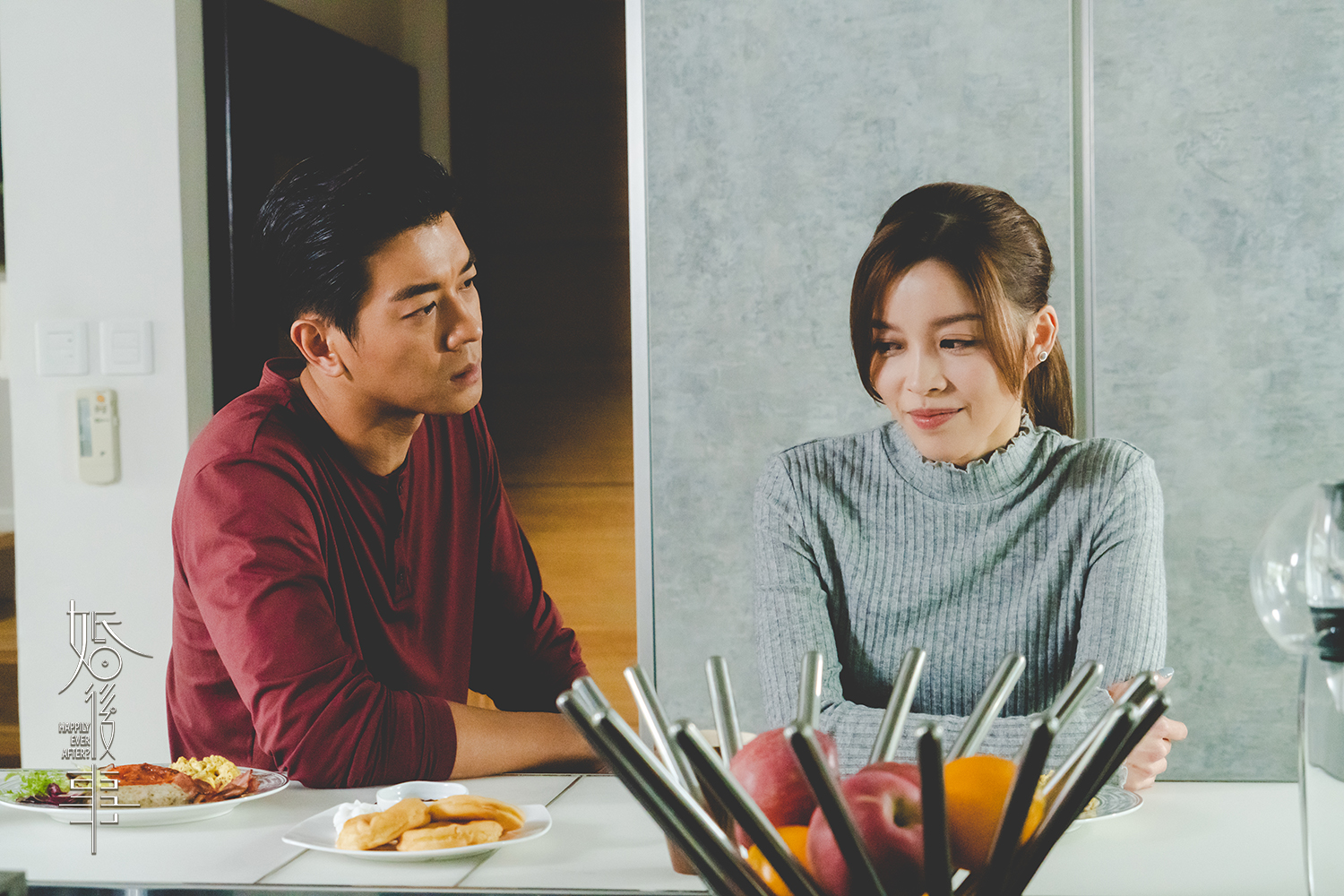 黎諾懿(左)和賴慰玲不僅是事業夥伴,也是恩愛情侶。(圖/TVBS)