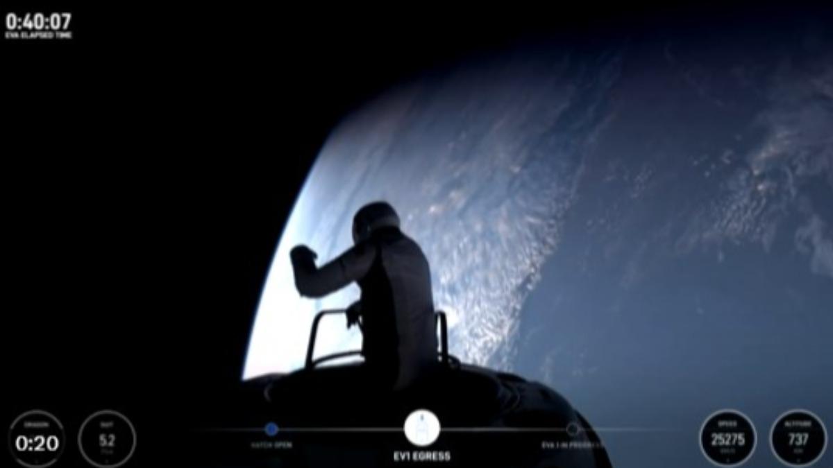 SpaceX完成首次民間太空漫步!「無受訓富翁」艙外停留10分鐘