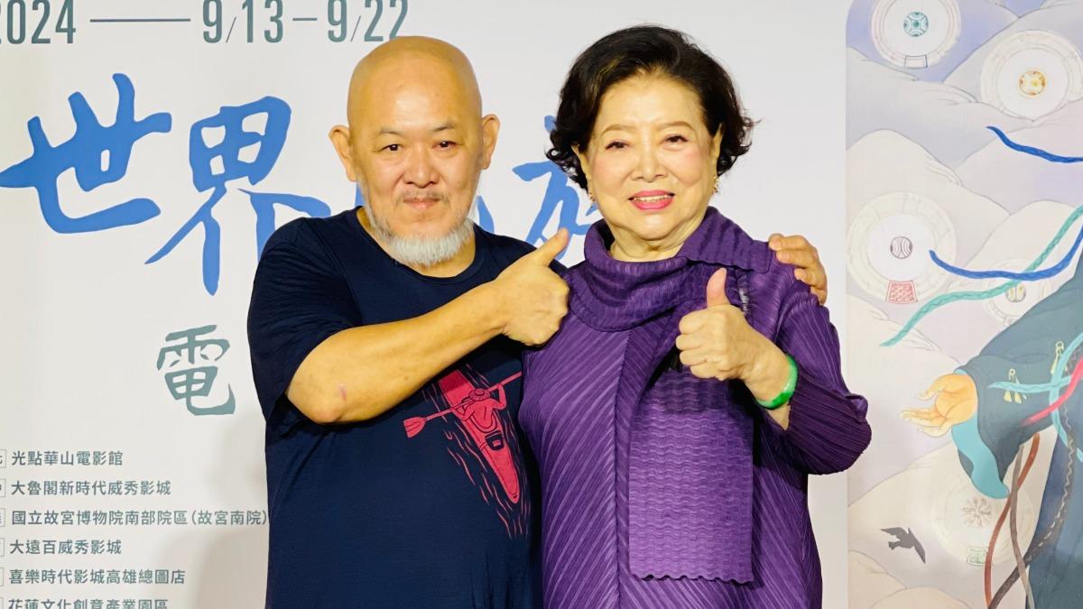 陳淑芳拉導演進小房間寬衣解帶 曬超深乳溝!他認了:還很美好