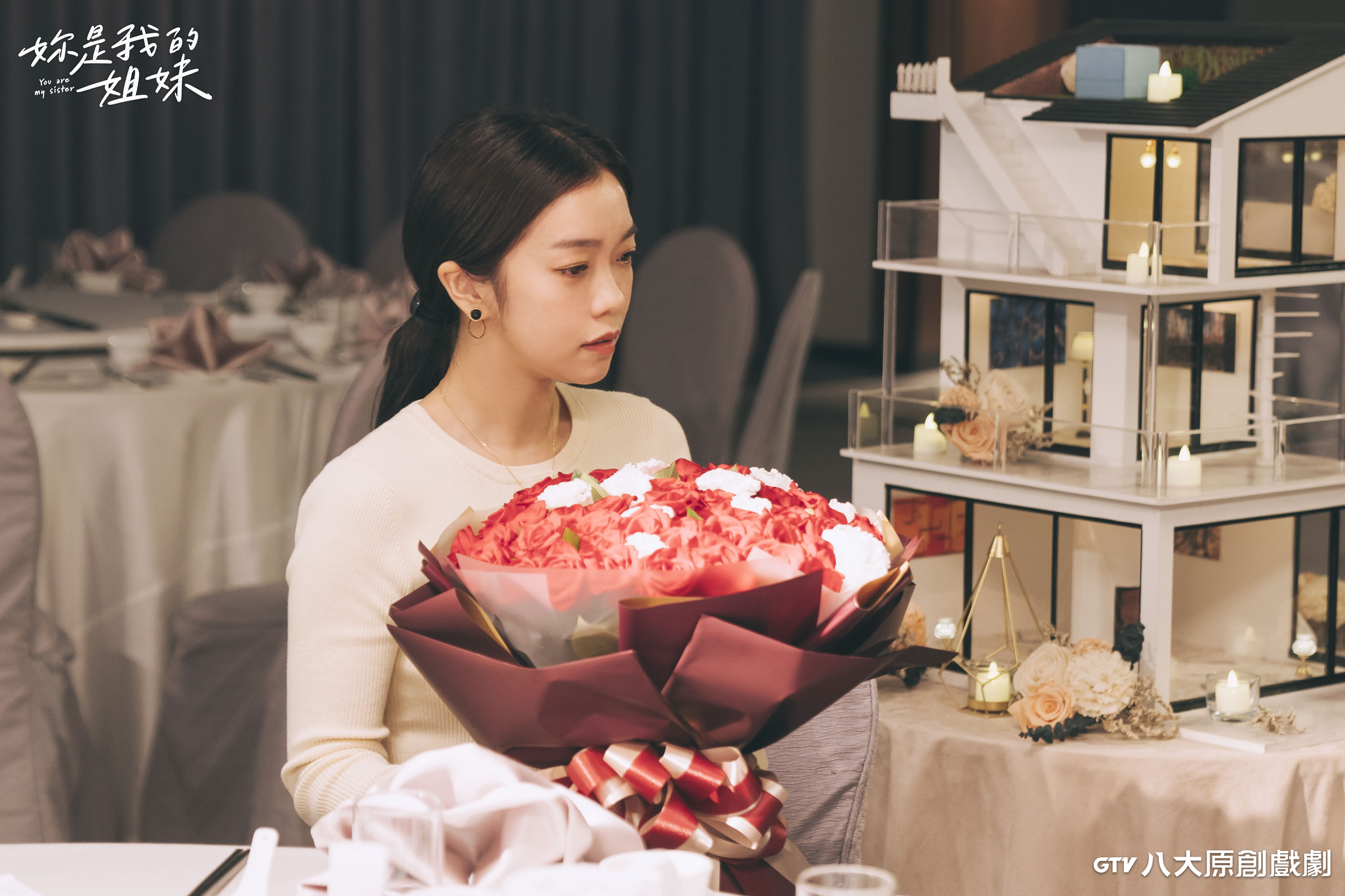 李霈瑜劇中被男友求婚。(圖/八大提供)