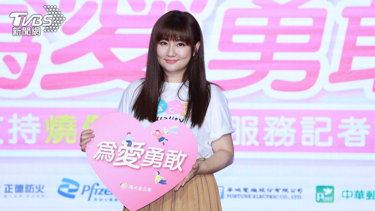 才剛衝台東力挺好姊妹Hebe Selina現身戲院看《交換禮物》