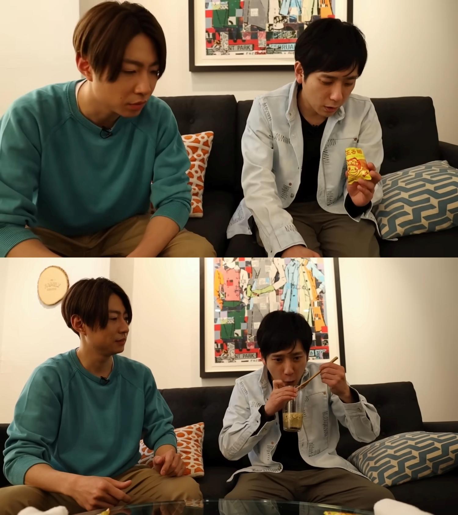 ARASHI的相葉雅紀(左)、二宮和也竟把王子麵泡來吃。(圖/翻攝自ARASHI YouTube)