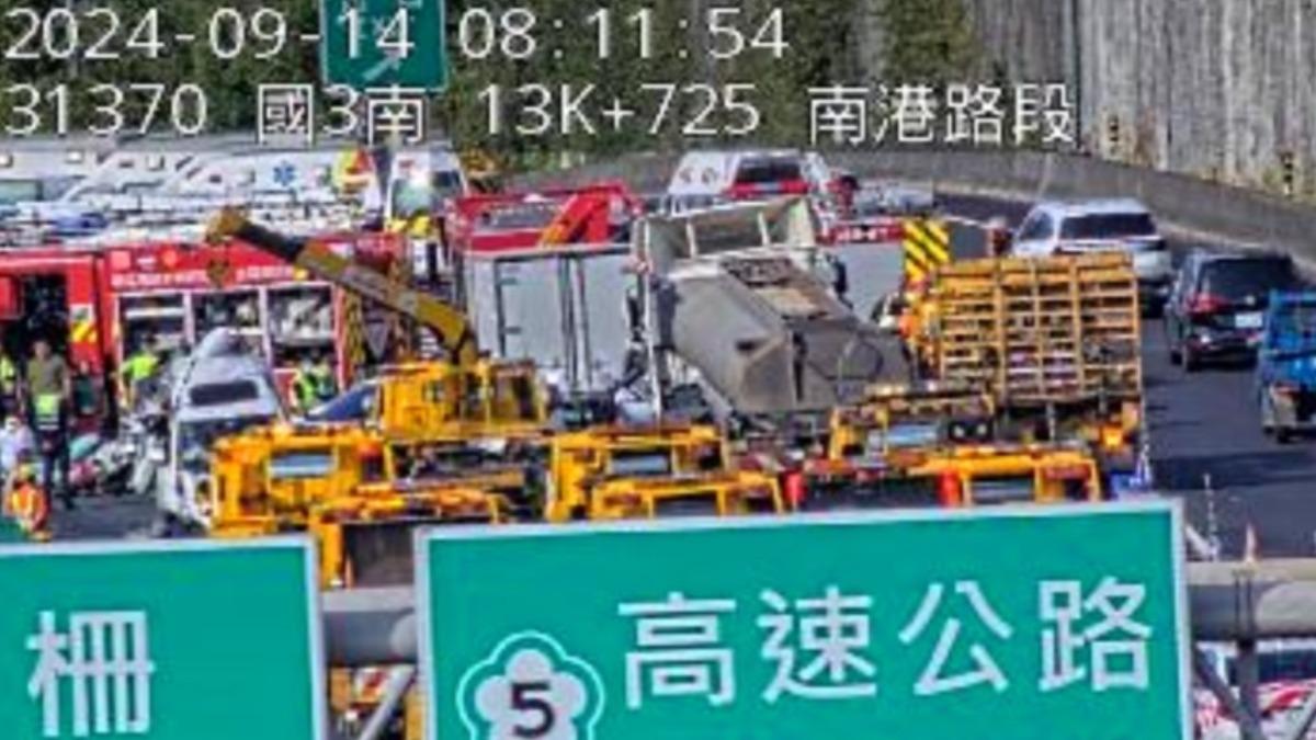 國道3號發生連環撞。(圖/翻攝國道即時路況)