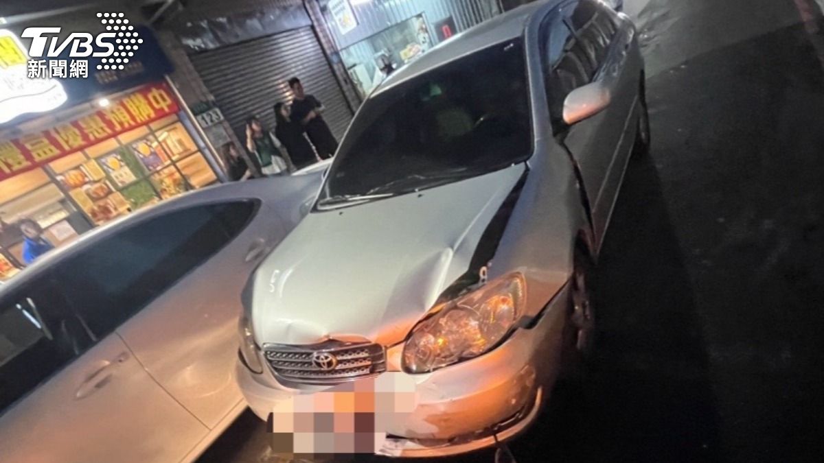 李姓男子駕車逆向超車導致事故發生。(圖/TVBS)