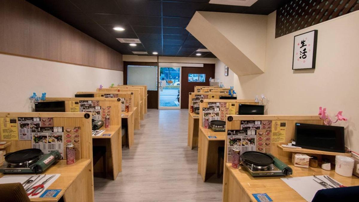 座位區分為單人座和雙人座,格局很像K書中心。(圖/南人幫-Life in Tainan提供)