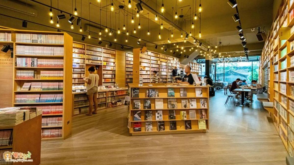 BOOKING被譽為「六星級漫畫店」。(圖/饗食客棧淘氣猴VS肥獅子的旅食天堂提供)