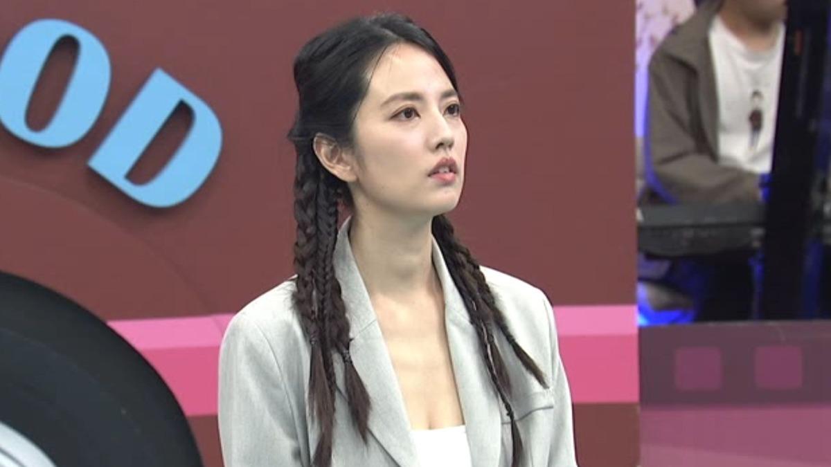 外景主持人遭控「手伸內衣裡揉胸」!阿諾委屈請辭 哈孝遠驚呼:難怪
