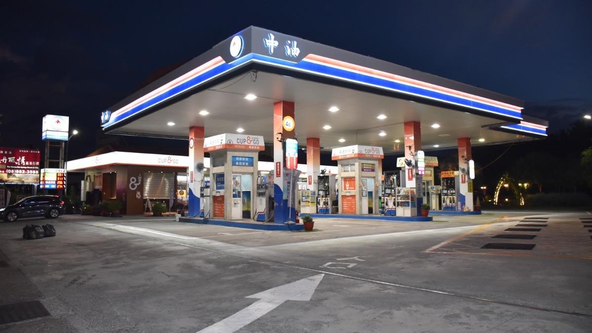 加油再等等!中油宣布:明起汽油降0.5元、柴油降0.6元